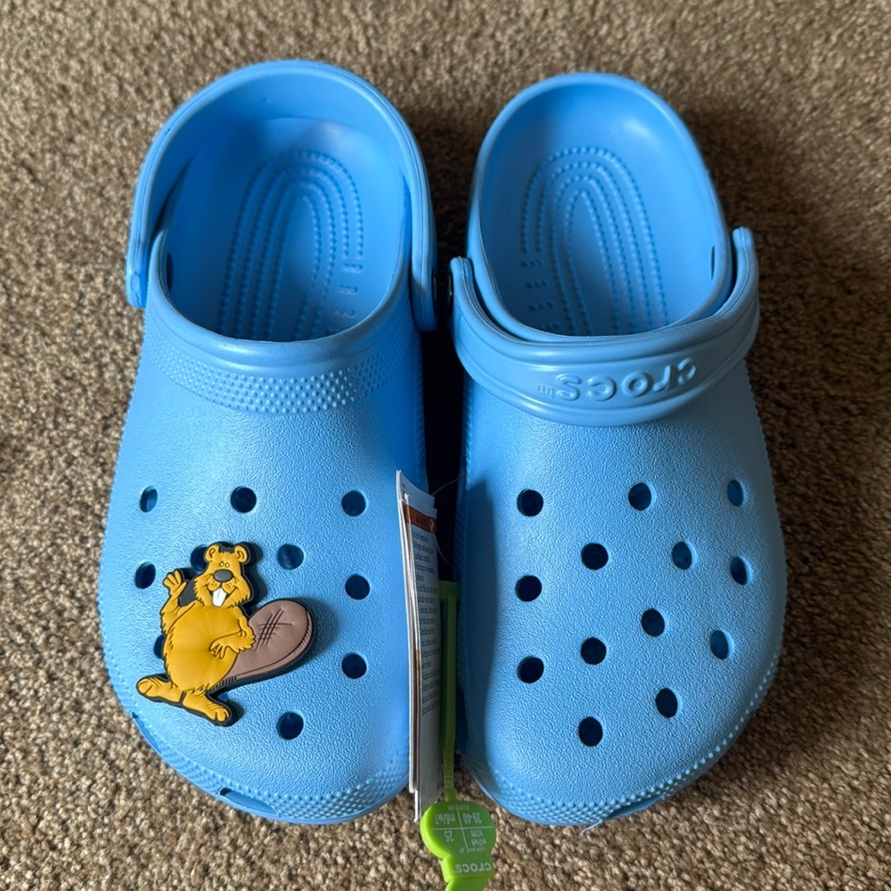 CROCS Blue Water Shoes with Ventilated Design w/Beaver: Men’s 7/Women’s 9